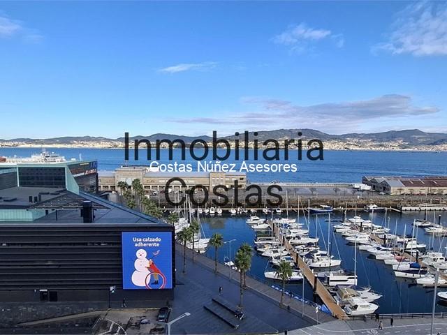 EXCLUSIVO ÁTICO EN VIGO CON TERRAZA Y EXTRAORDINARIAS VISTAS AL MAR. 