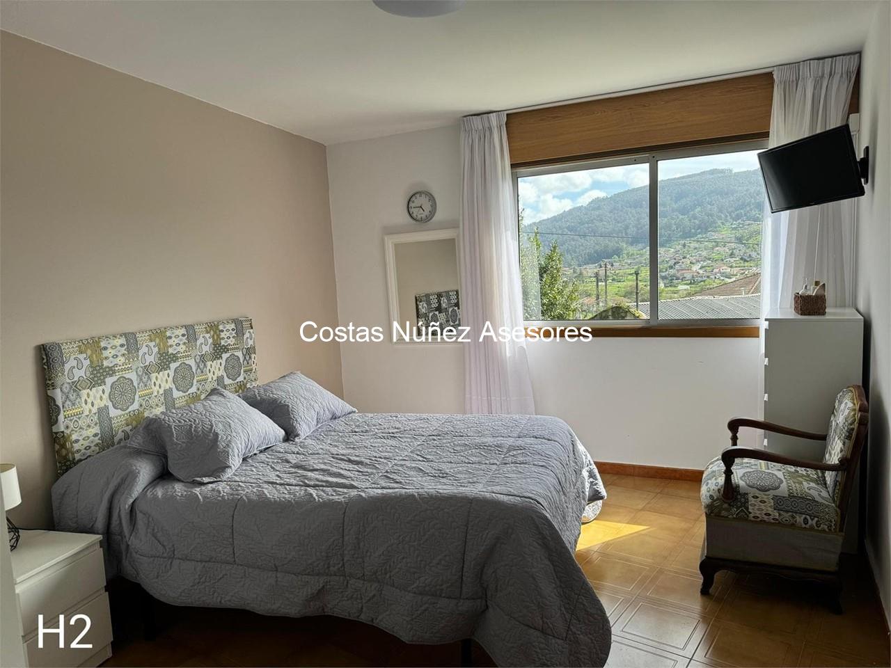Foto 3 GONDOMAR. CÉNTRICO CHALÉ. CON PISCINA Y 900 METROS DE TERRENO. 