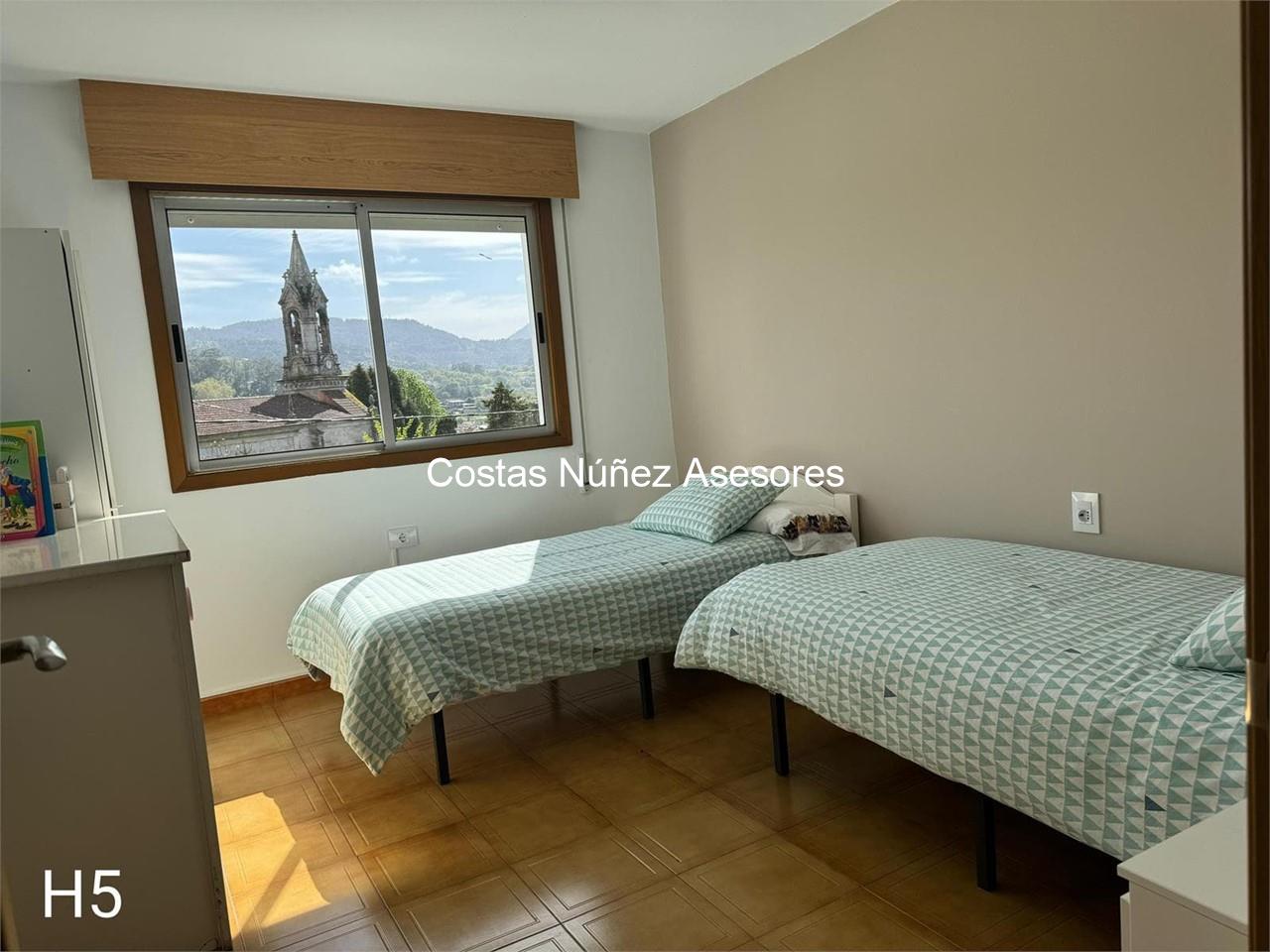 Foto 5 GONDOMAR. CÉNTRICO CHALÉ. CON PISCINA Y 900 METROS DE TERRENO. 
