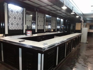 LOCAL EN ZONA VIALIA, A DÍA DE HOY HABILITADO COMO BAR CON LICENCIA. CONTEMPLA OTRAS POSIBILIDADES.  - Vigo
