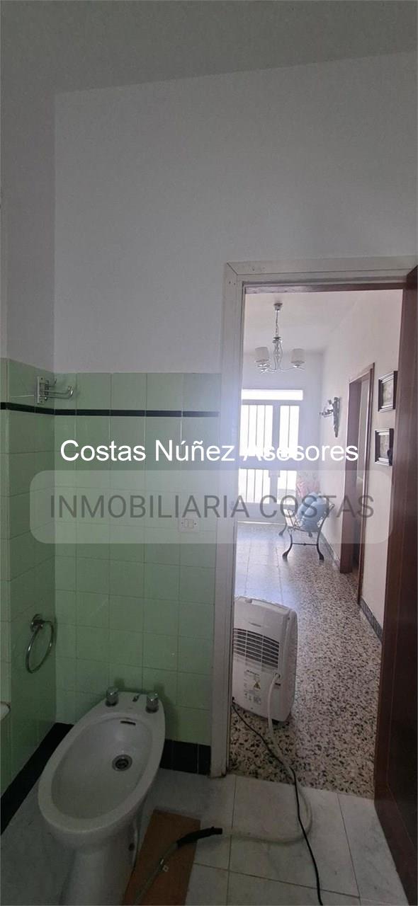 Foto 12 POBRA DO CARAMIÑAL.  CASA CON DOS VIVIENDAS. 215.000 EUROS. CERCA DE LA PLAYA