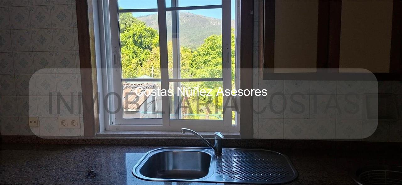 Foto 20 POBRA DO CARAMIÑAL.  CASA CON DOS VIVIENDAS. 215.000 EUROS. CERCA DE LA PLAYA
