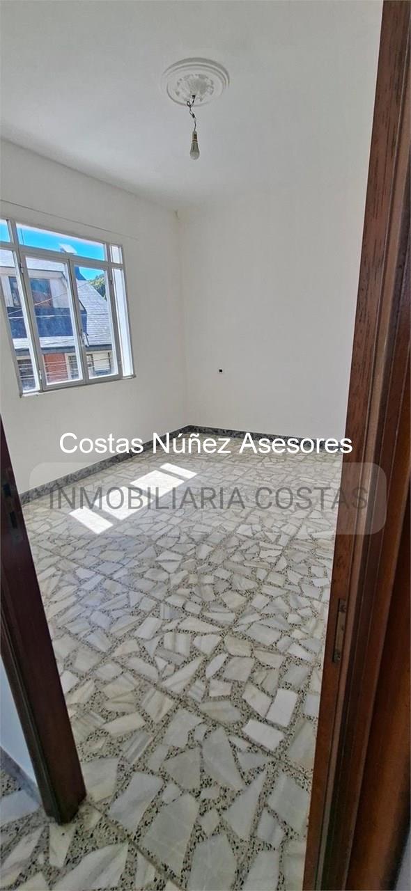 Foto 25 POBRA DO CARAMIÑAL.  CASA CON DOS VIVIENDAS. 215.000 EUROS. CERCA DE LA PLAYA