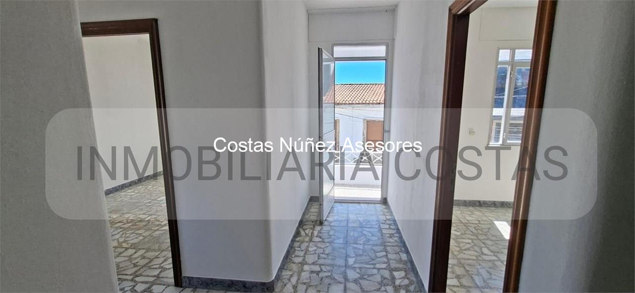 Foto 28 POBRA DO CARAMIÑAL.  CASA CON DOS VIVIENDAS. 215.000 EUROS. CERCA DE LA PLAYA