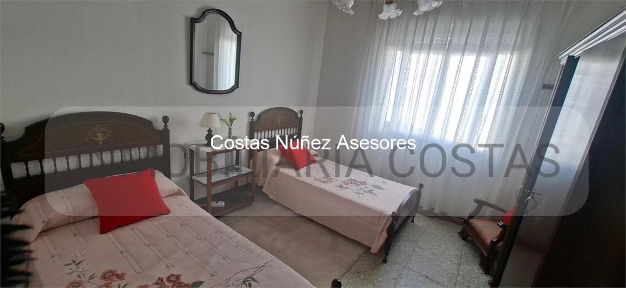 Foto 5 POBRA DO CARAMIÑAL.  CASA CON DOS VIVIENDAS. 215.000 EUROS. CERCA DE LA PLAYA