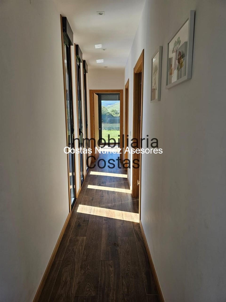 Foto 12 TOMIÑO CÉNTRICA, CON PISCINA, FINCA LLANA Y SOLEADA. MODERNA CASA EN UNA PLANTA