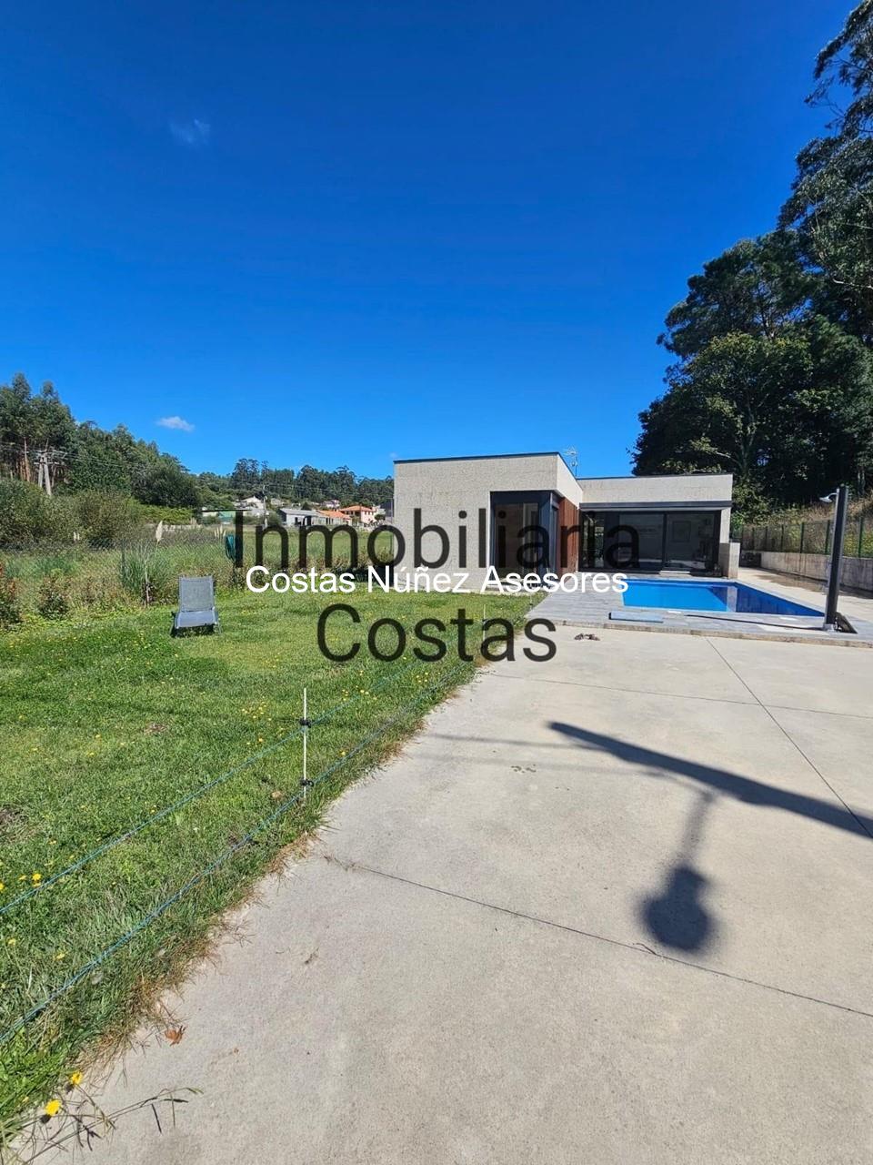 Foto 2 TOMIÑO CÉNTRICA, CON PISCINA, FINCA LLANA Y SOLEADA. MODERNA CASA EN UNA PLANTA