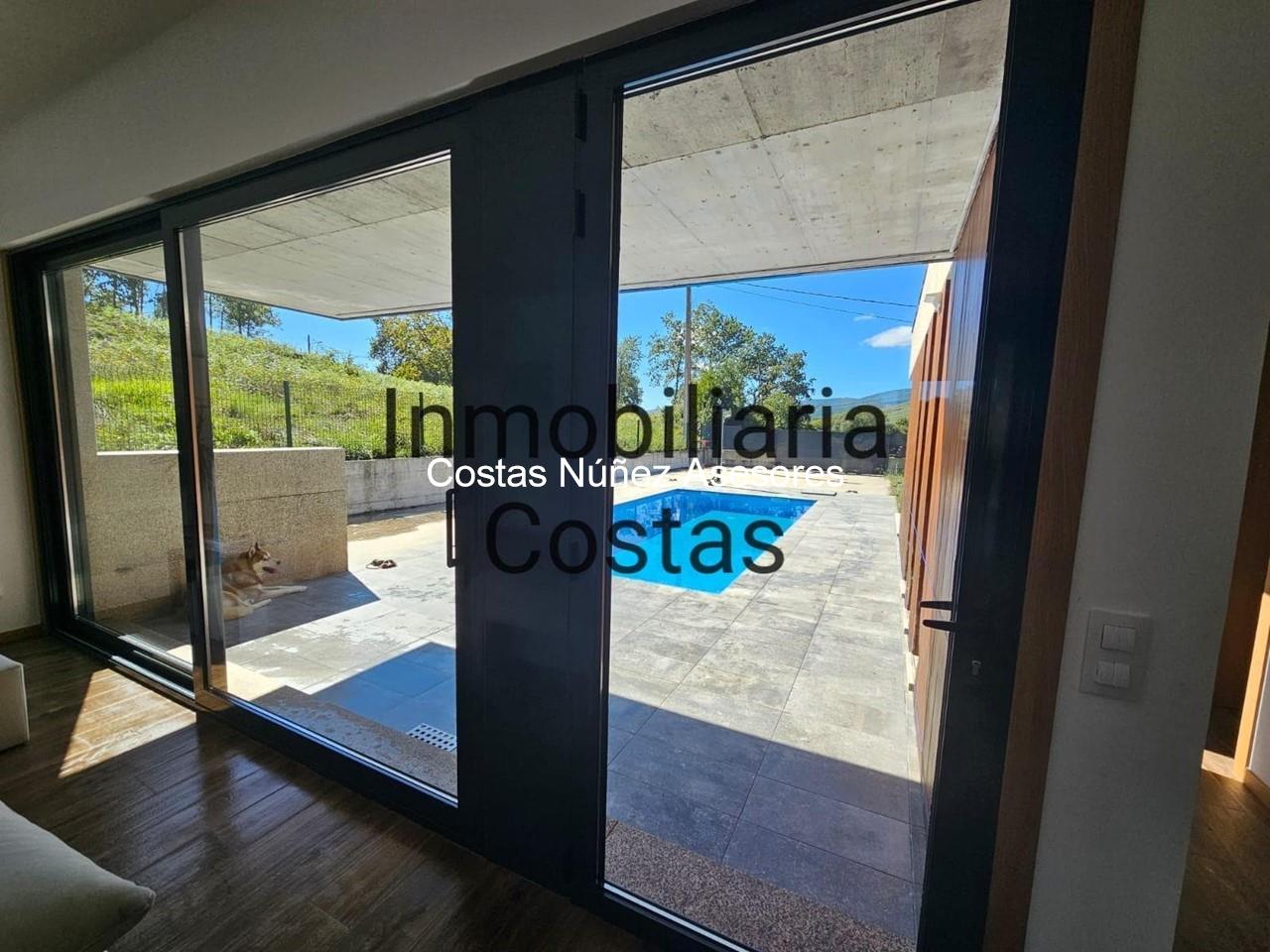Foto 6 TOMIÑO CÉNTRICA, CON PISCINA, FINCA LLANA Y SOLEADA. MODERNA CASA EN UNA PLANTA
