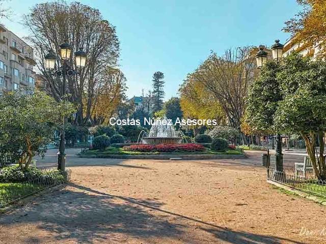 TRASPASO EN LA MEJOR ZONA DE VIGO. TURISMO. LUCES. ALQUILER DE 1300 EUROS. 